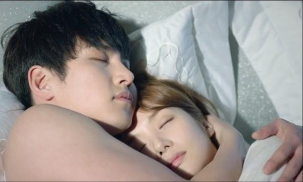 5 thói quen nhỏ trên giường chứng tỏ các anh trai chung thủy-3