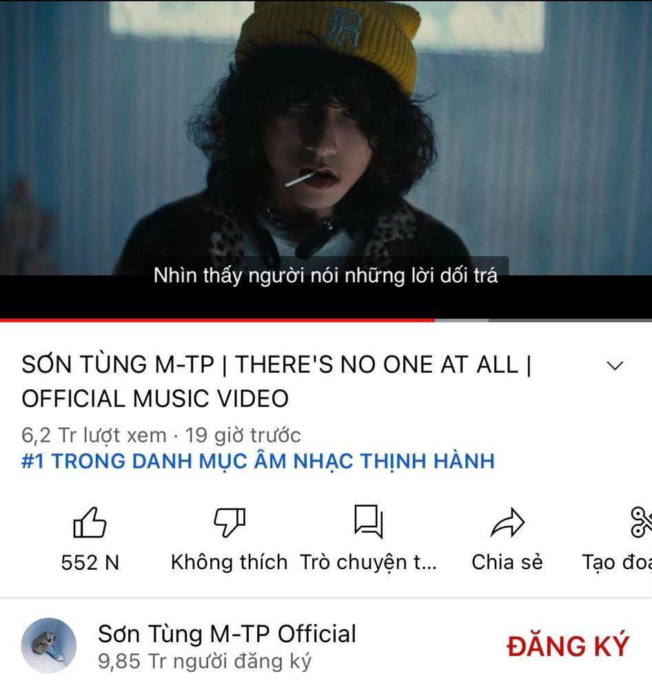 Sơn Tùng khoe loạt thành tích trong khi đợi lệnh xóa sổ MV mới-2