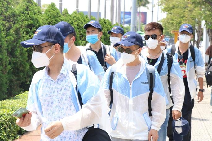 Du lịch theo tour được nhiều người lựa chọn khi đến với Đà Nẵng dịp lễ này.