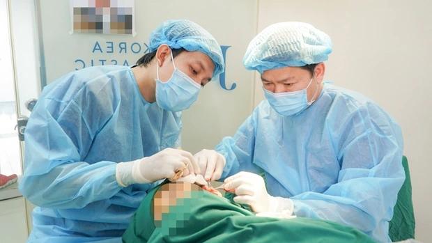 Khối u khủng của cô gái và cảnh báo việc xỏ khuyên khắp cơ thể-2