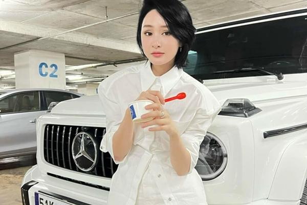 Hiền Hồ xuất hiện ở trung tâm mua sắm, né vội khi bị phát hiện?-6