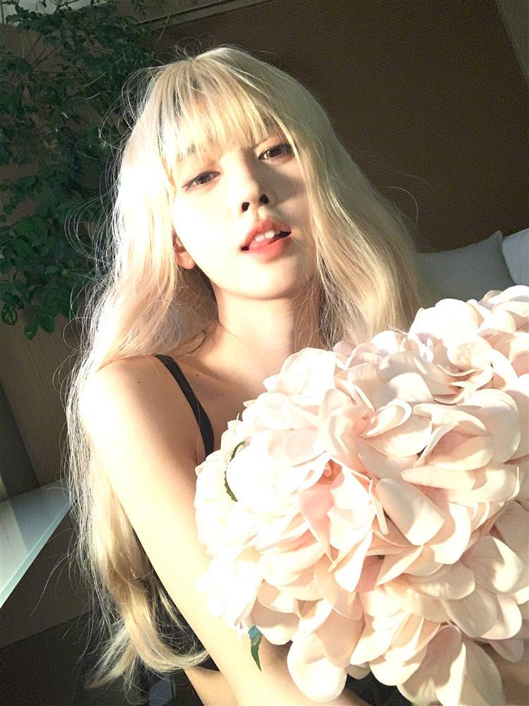 Mỹ nữ 4000 năm Cúc Tịnh Y để tóc bạch kim, visual lên vùn vụt-1