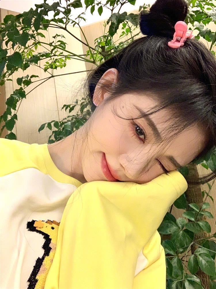 Mỹ nữ 4000 năm Cúc Tịnh Y để tóc bạch kim, visual lên vùn vụt-5