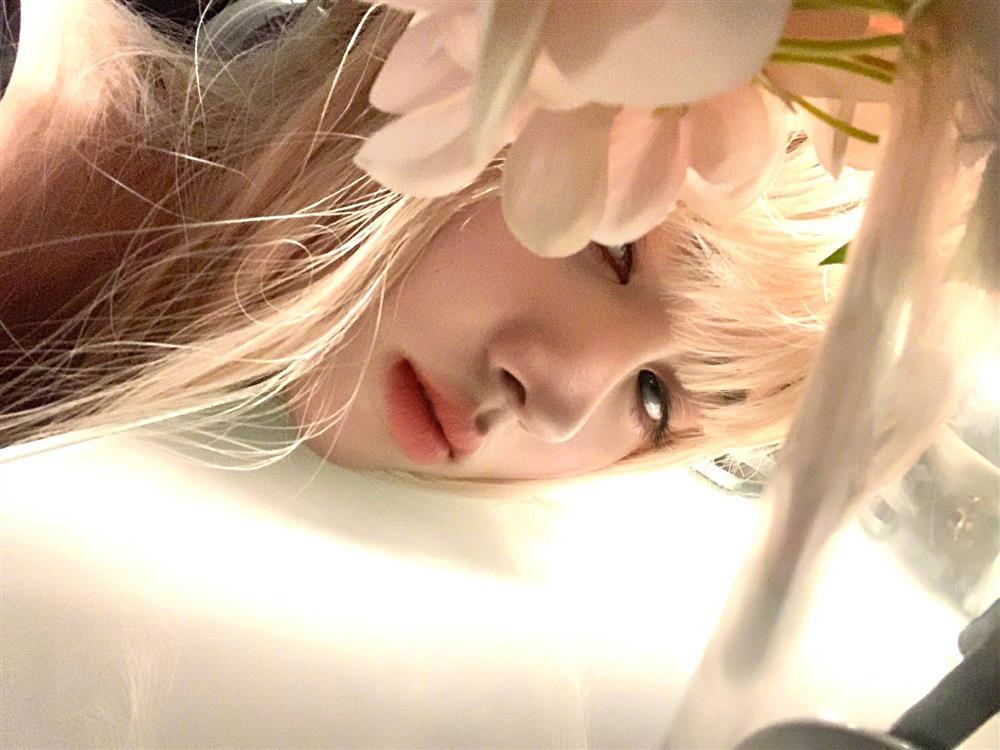 Mỹ nữ 4000 năm Cúc Tịnh Y để tóc bạch kim, visual lên vùn vụt-2