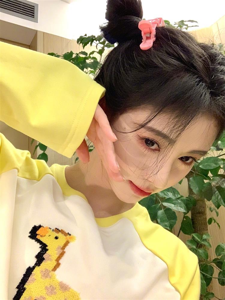 Mỹ nữ 4000 năm Cúc Tịnh Y để tóc bạch kim, visual lên vùn vụt-6