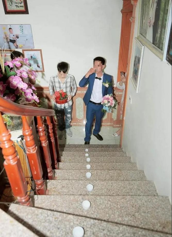 Màn rước dâu tranh cãi xôn xao: 25 bậc thang uống hết 25 ly rượu-2