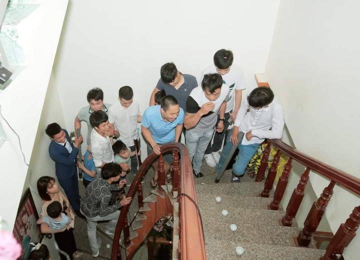 Màn rước dâu tranh cãi xôn xao: 25 bậc thang uống hết 25 ly rượu-3