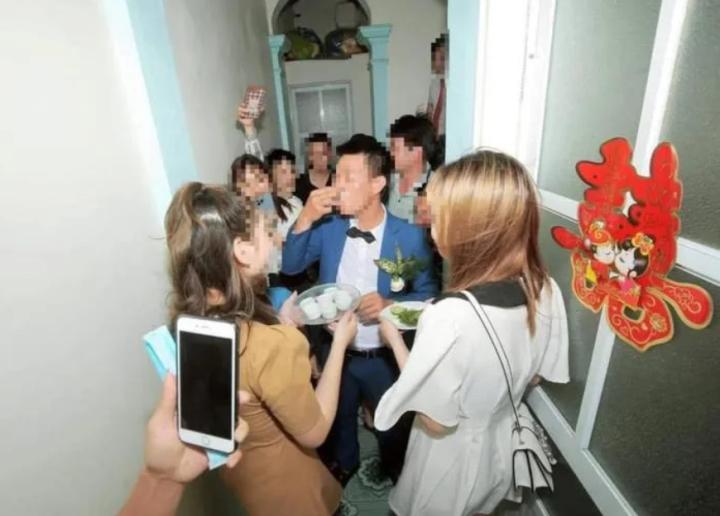 Màn rước dâu tranh cãi xôn xao: 25 bậc thang uống hết 25 ly rượu-6