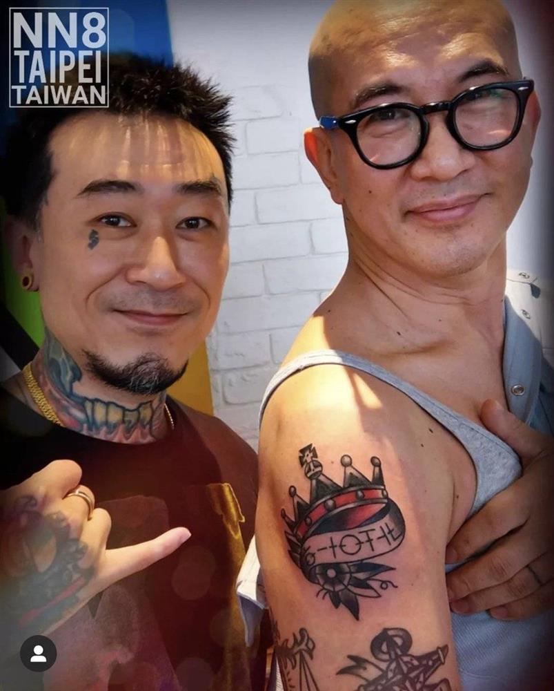 New husband tattooed Tu Hy Vien on his arm, in addition, there is a special picture-3