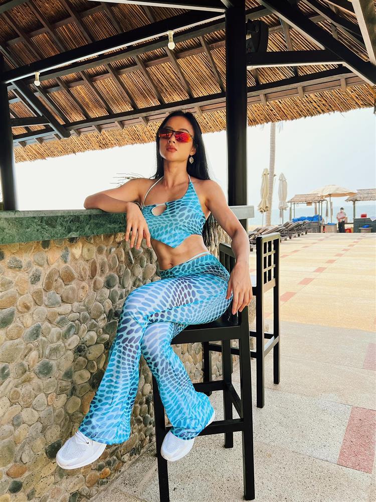 Angela Phương Trinh tập gym, đàn ông nhìn xanh mặt-4