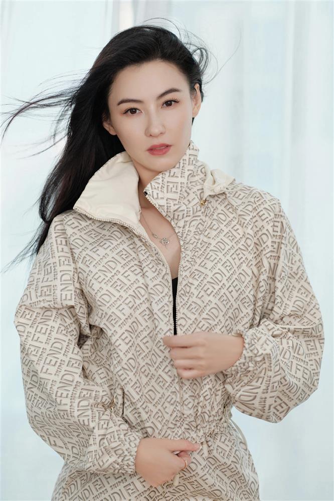 Trương Bá Chi bị kiện, đòi bồi thường 1,9 triệu USD-1