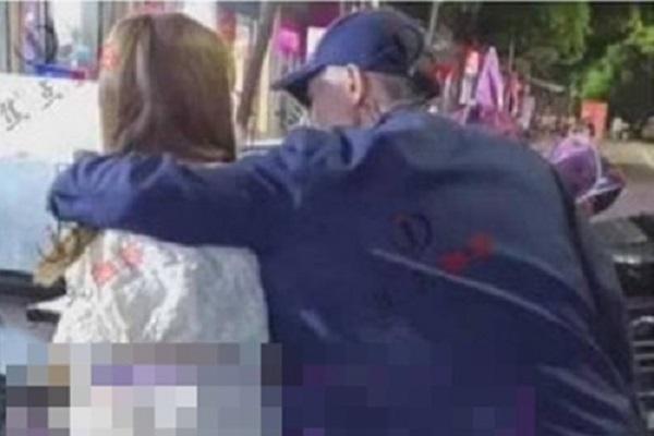 Cô gái 22 tuổi phải nhập viện cấp cứu sau khi hôn trai lạ-2