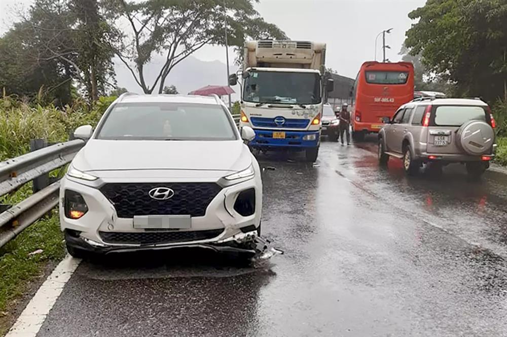 Continuous accident on Bao Loc Pass, 2 people died-1