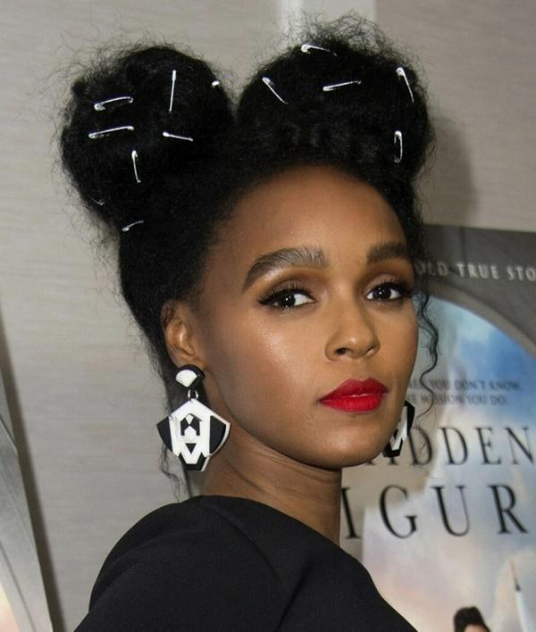 Kiểu tóc chuột Mickey của Janelle Monáe.