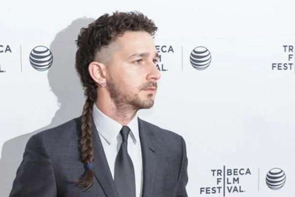 Cạn lời với bím tóc hững hờ của Shia LaBeouf.