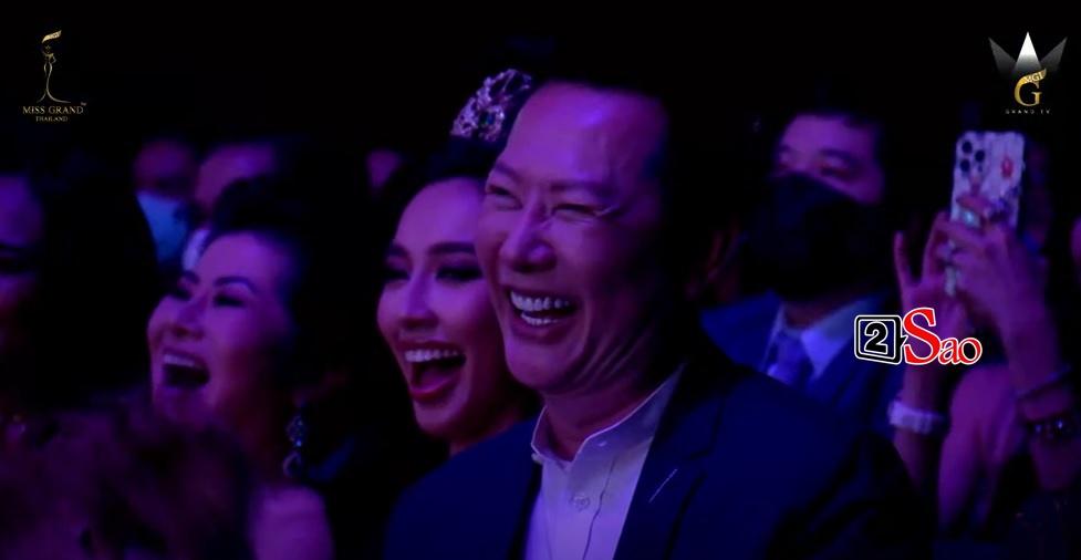 Thùy Tiên lên truyền hình Thái, nhan sắc ra sao khi khán đài tối um?-1