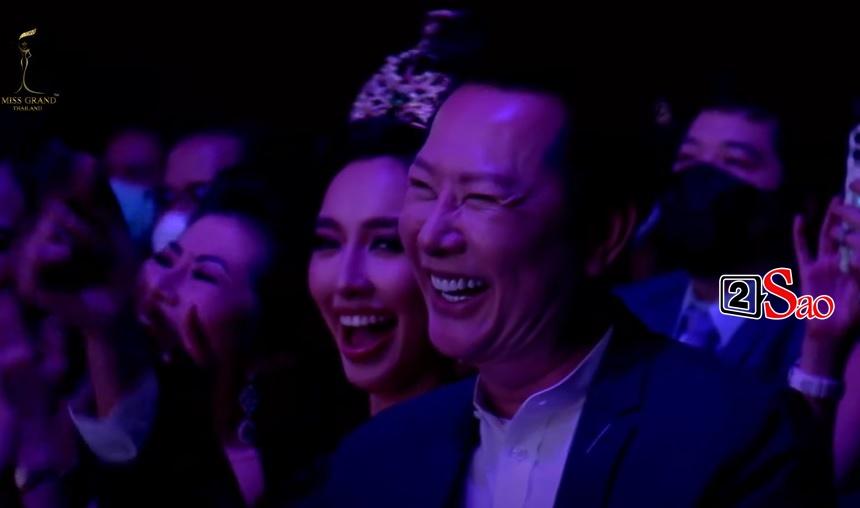 Thùy Tiên lên truyền hình Thái, nhan sắc ra sao khi khán đài tối um?-2