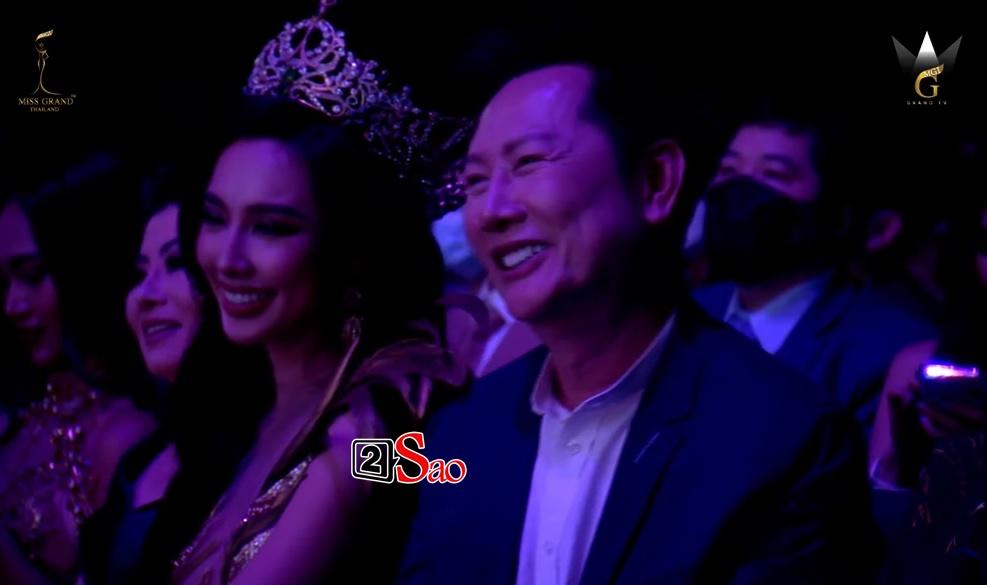 Thùy Tiên lên truyền hình Thái, nhan sắc ra sao khi khán đài tối um?-5