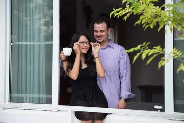 Cô gái Hà Nội lấy chồng Mỹ nhờ một ly cà phê ở hội chợ-2