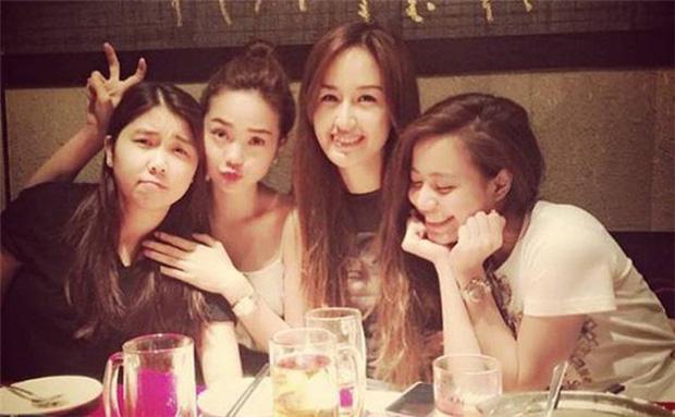 Nhan sắc Hoàng Thùy Linh chiếm spotlight hội bạn toàn mỹ nhân-10