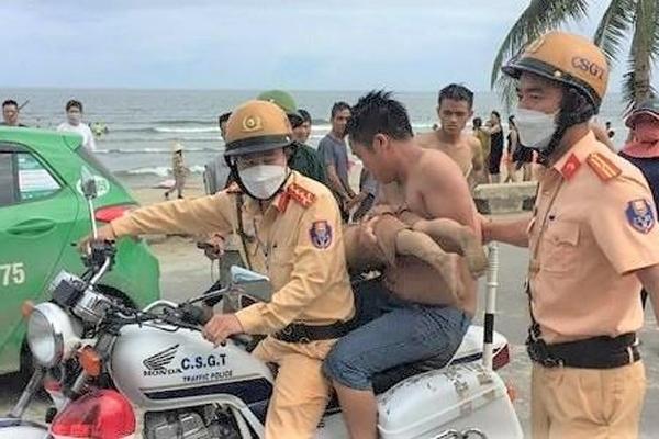 Bơi ra cứu bạn chới với giữa đập, 2 học sinh đuối nước thương tâm-2