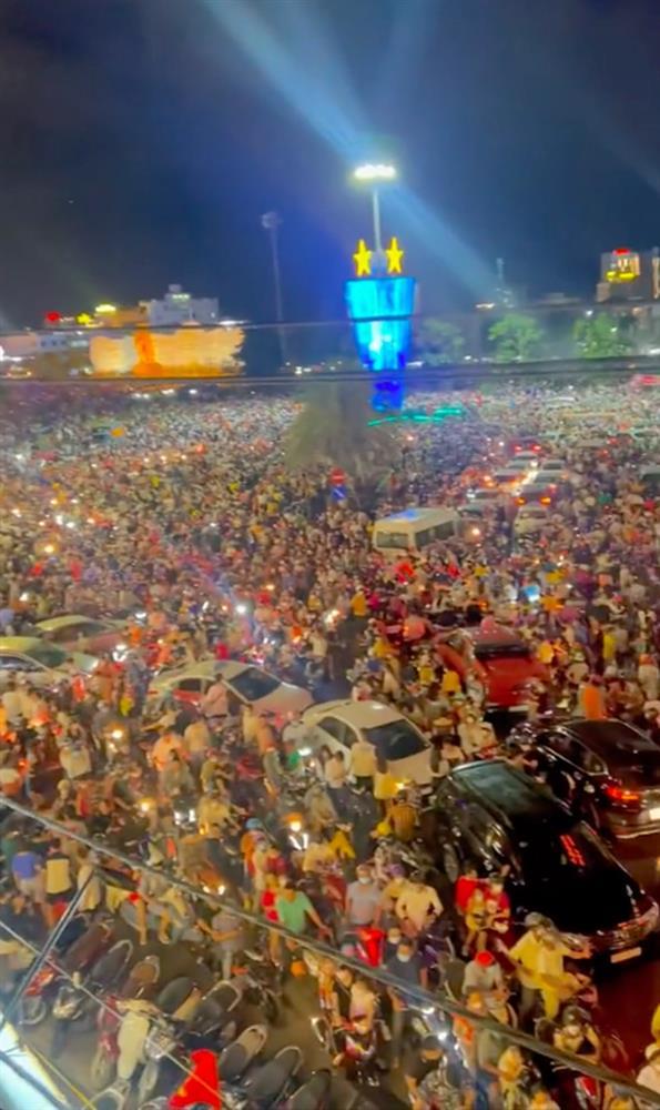 Khoảnh khắc biển người kín đặc phố gây choáng-1