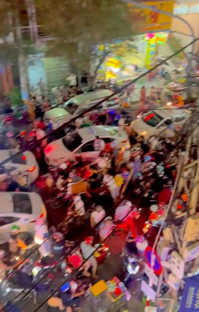 Khoảnh khắc biển người kín đặc phố gây choáng-3