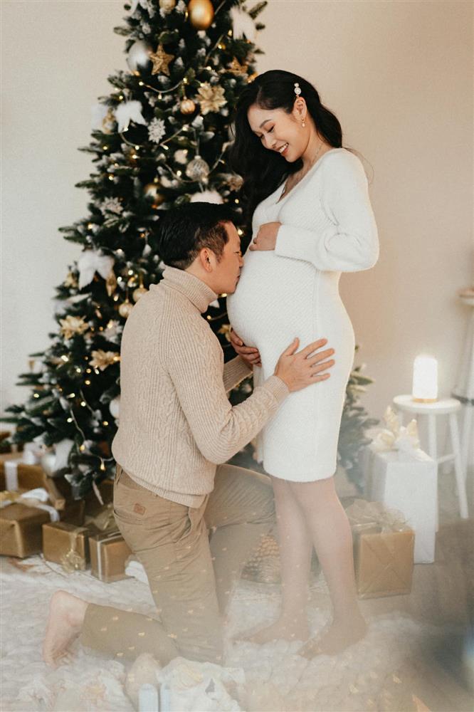 Cặp song sinh của Shark Hưng và vợ Á hậu lần đầu lộ rõ mặt-5