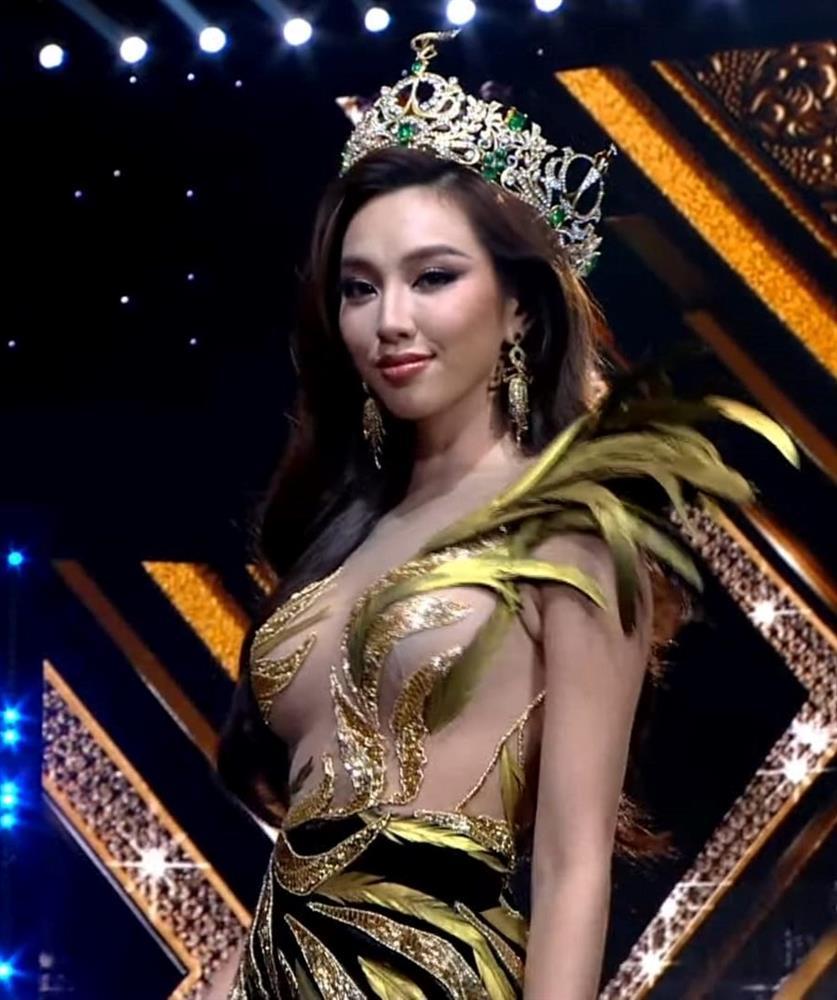 Thùy Tiên mặc hở hang, suýt lộ vùng nhạy cảm trên truyền hình-2