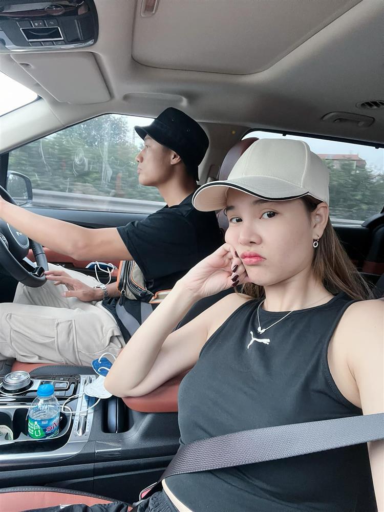 Vietnamese stars today 2/5: Ngoc Han is in love with her fiancé-6