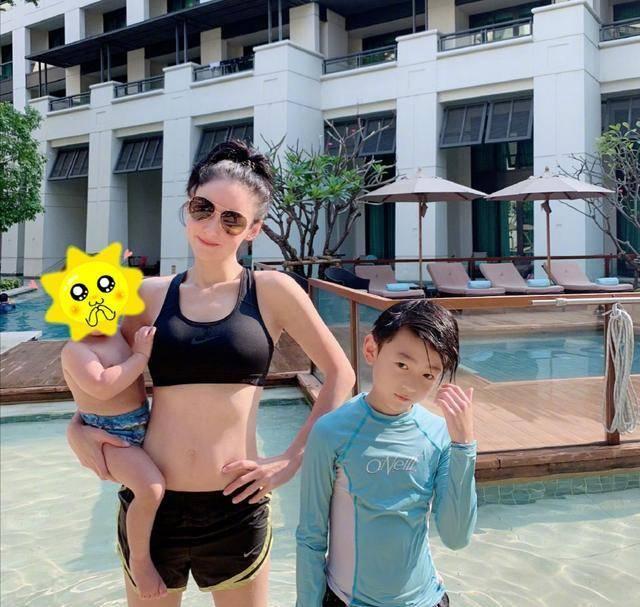 Lộ mặt cha đẻ ngoại quốc của con trai út Trương Bá Chi?-3