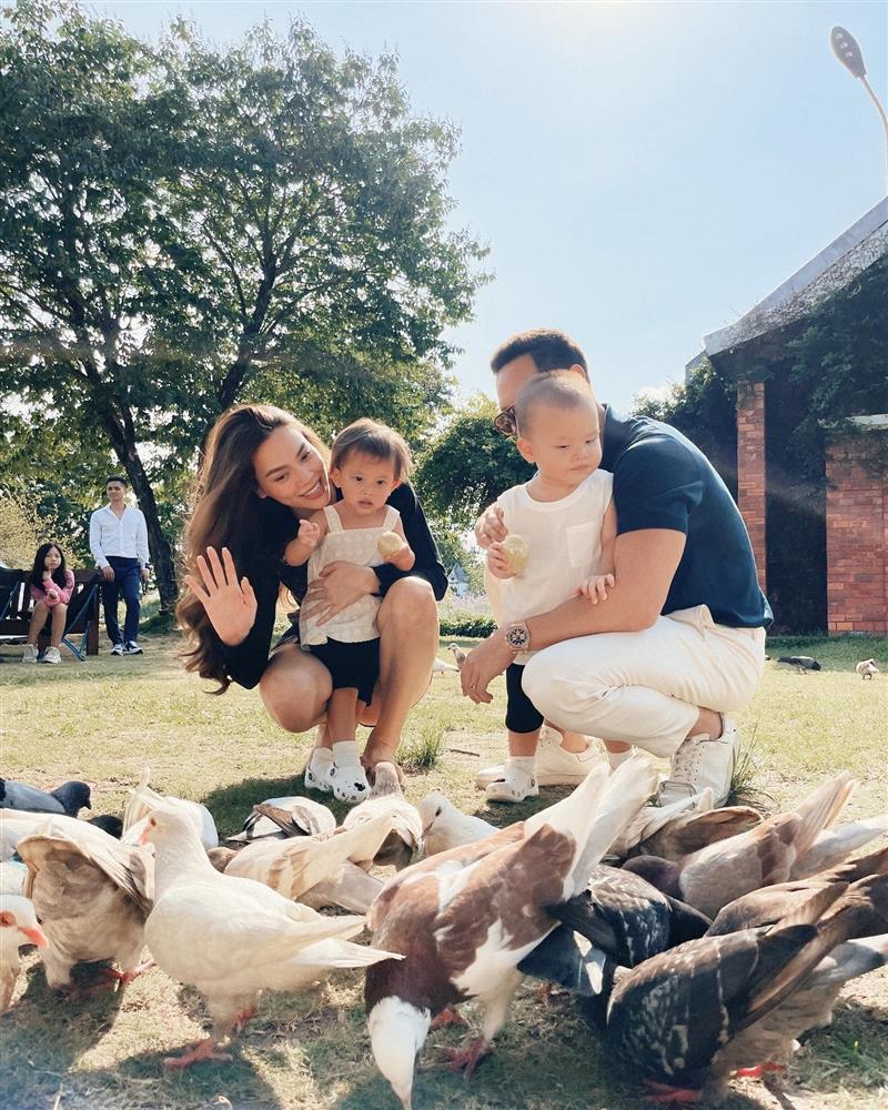 Hồ Ngọc Hà khoe ảnh gia đình, cứ có mặt Leon là hot-3