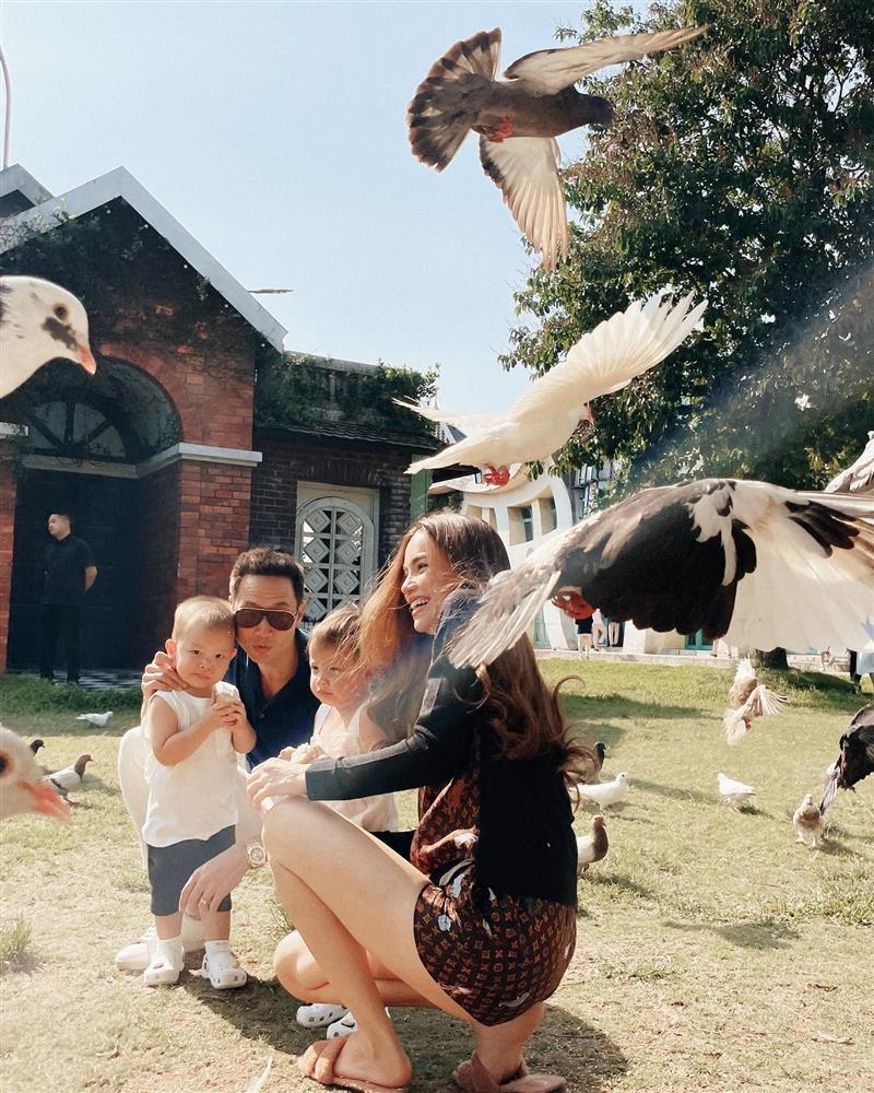 Hồ Ngọc Hà khoe ảnh gia đình, cứ có mặt Leon là hot-4