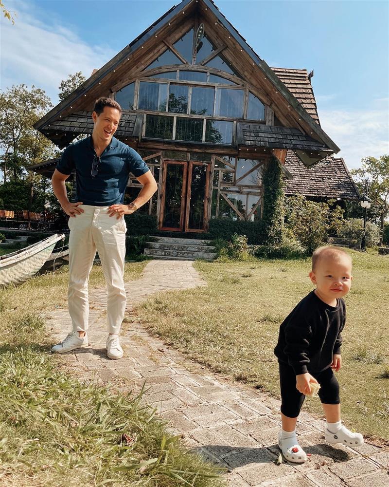 Hồ Ngọc Hà khoe ảnh gia đình, cứ có mặt Leon là hot-8