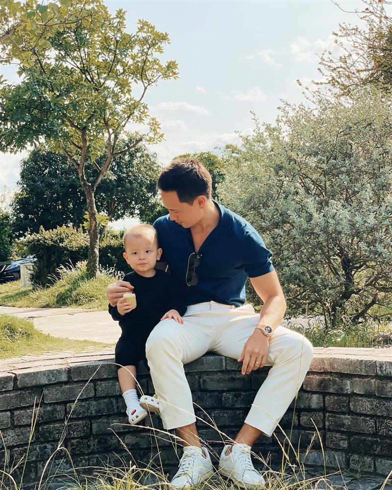 Hồ Ngọc Hà khoe ảnh gia đình, cứ có mặt Leon là hot-9