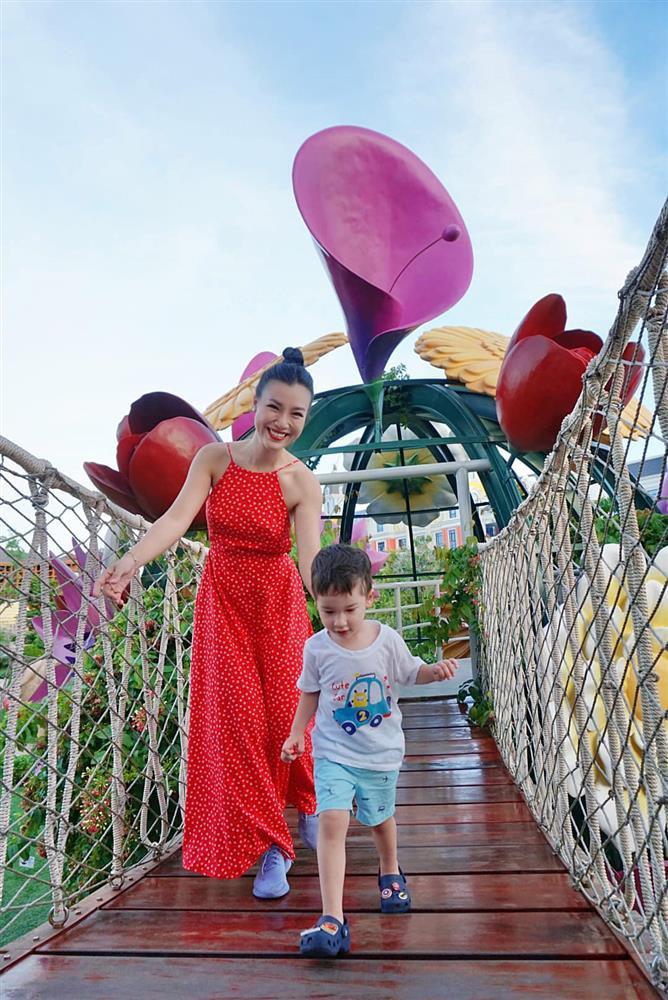 Lộ ảnh chồng cũ đi du lịch cùng nhà đẻ Hoàng Oanh?-4