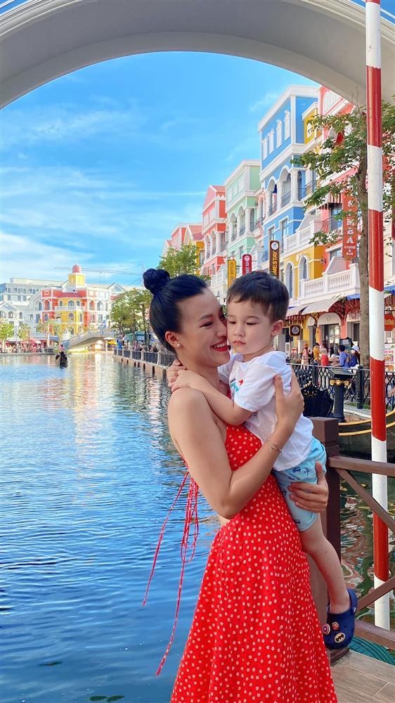 Lộ ảnh chồng cũ đi du lịch cùng nhà đẻ Hoàng Oanh?-3