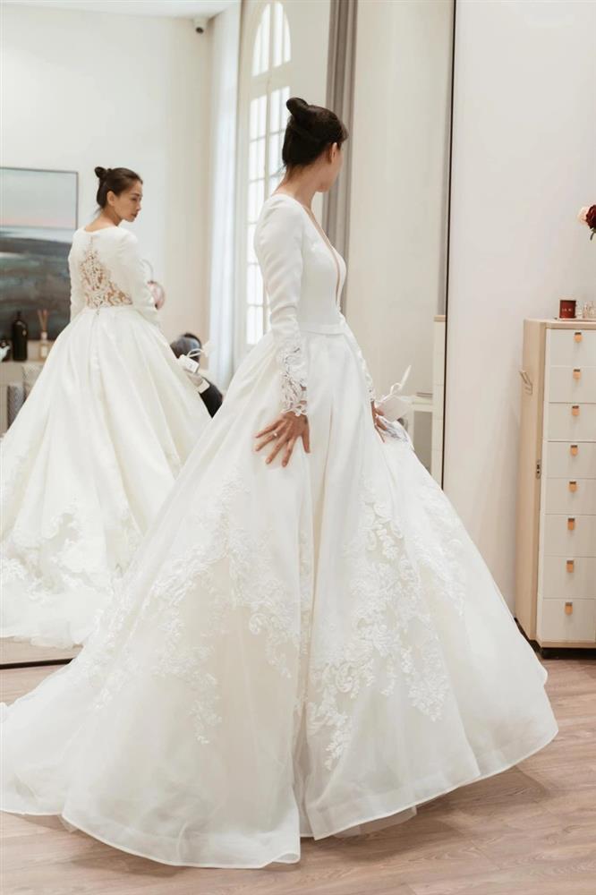 Lộ thêm ảnh Ngô Thanh Vân đi thử váy cưới-2