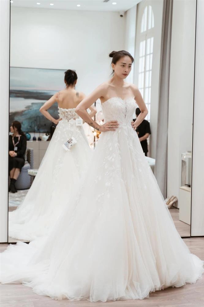 Lộ thêm ảnh Ngô Thanh Vân đi thử váy cưới-4