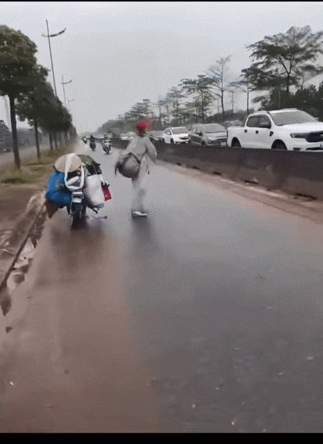 Thánh quỵt Bella lừa được trai trẻ kéo xe suốt dọc đường-5