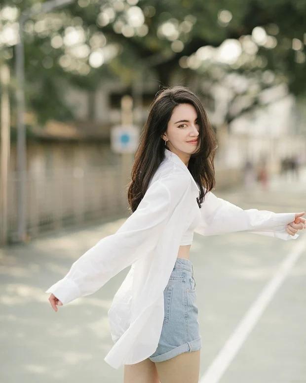 Học Mai Davika chiêu lên đồ đi biển gợi cảm không lo hở hang-8