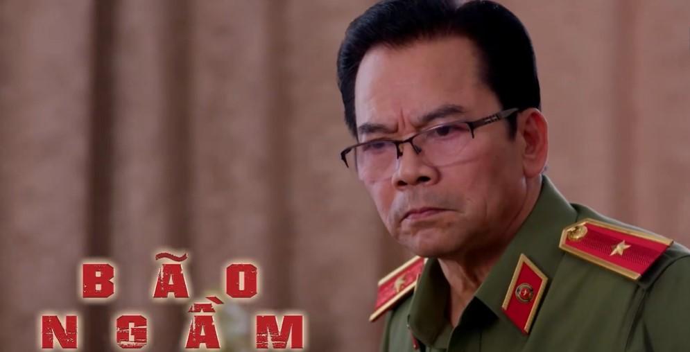 Bão Ngầm tập 50, Hải Triều hôn đắm đuối bạn gái thiếu úy công an-4