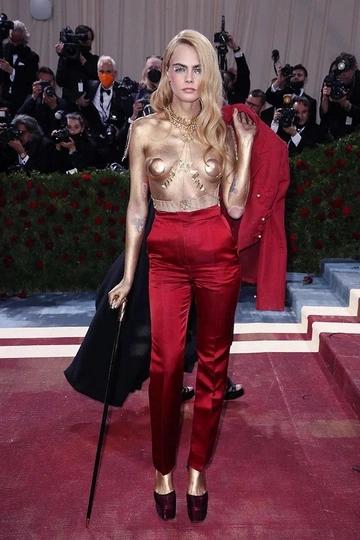 Supermodel goes topless when attending the Met Gala red carpet-1