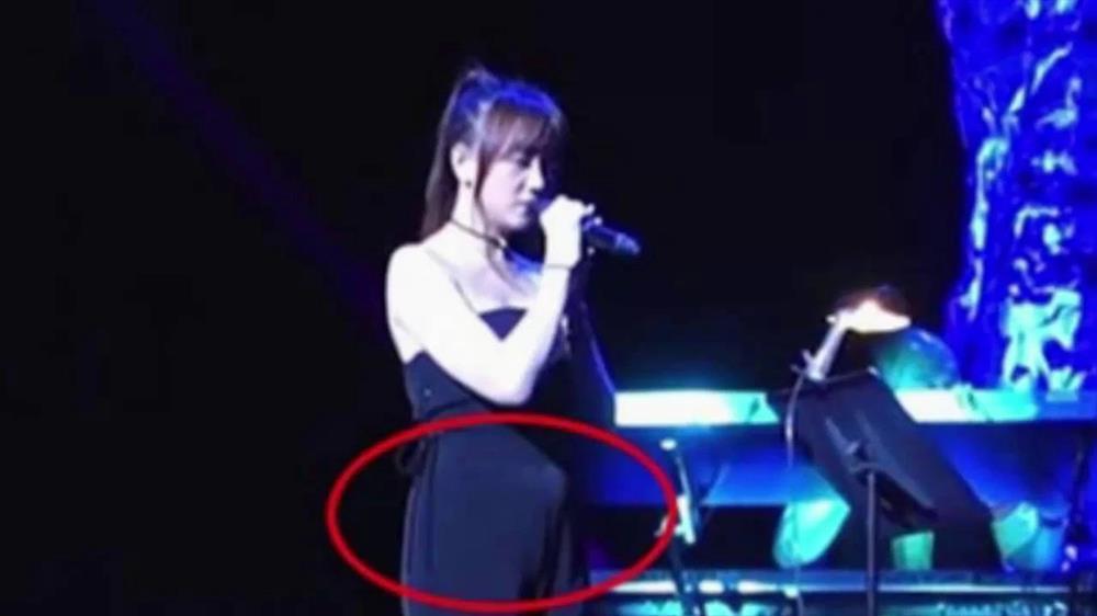 Thấy body Khả Như quá bốc, Hari Won sầu não 30 lần mang bầu-4