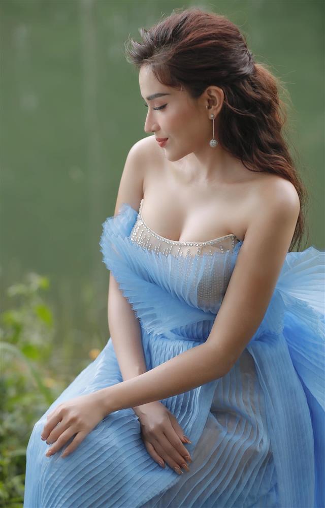 Thấy body Khả Như quá bốc, Hari Won sầu não 30 lần mang bầu-8