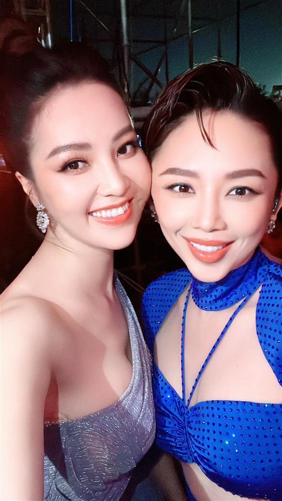 Nhan sắc Tóc Tiên kỳ quá kỳ trong ảnh với Á hậu Thụy Vân-2