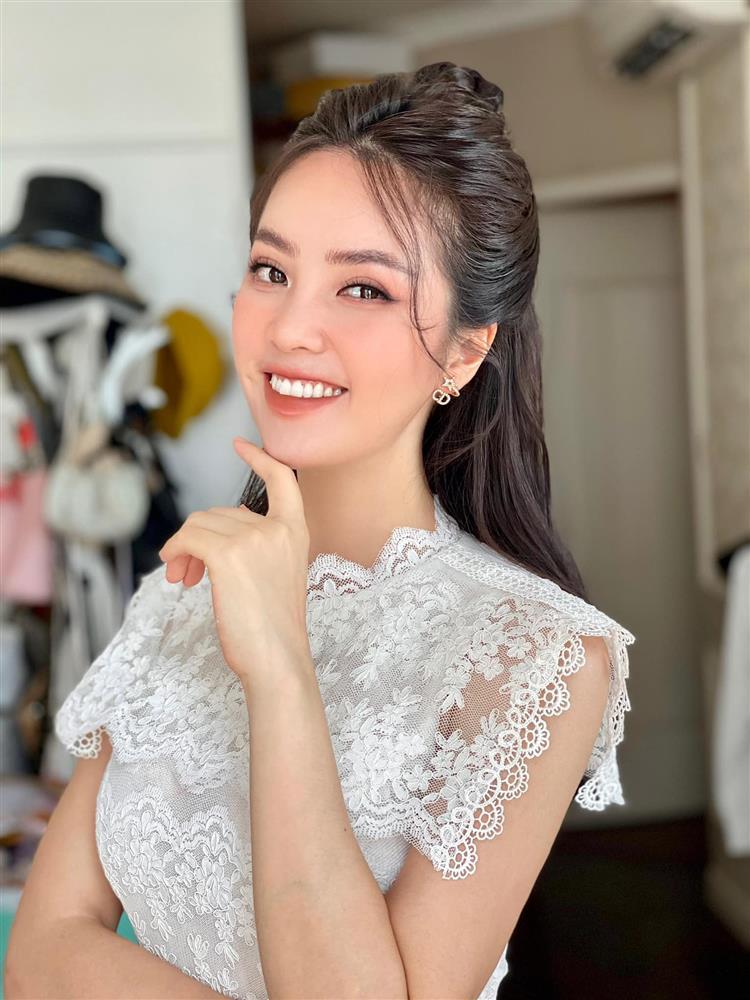 Nhan sắc Tóc Tiên kỳ quá kỳ trong ảnh với Á hậu Thụy Vân-4