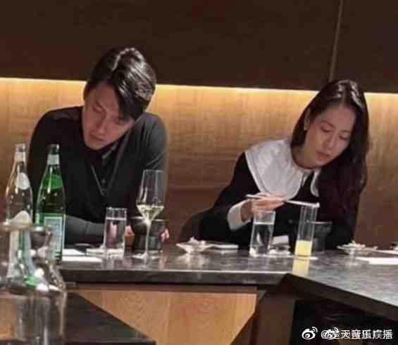 Loạt ảnh bắt gặp vợ chồng Son Ye Jin - Hyun Bin cực đáng ghen tị-4