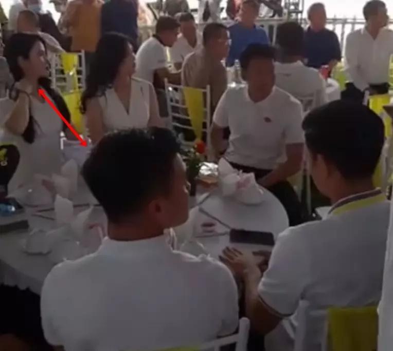 Quang Hải đi muôn nơi cùng Chu Thanh Huyền, công khai đi chờ chi-3