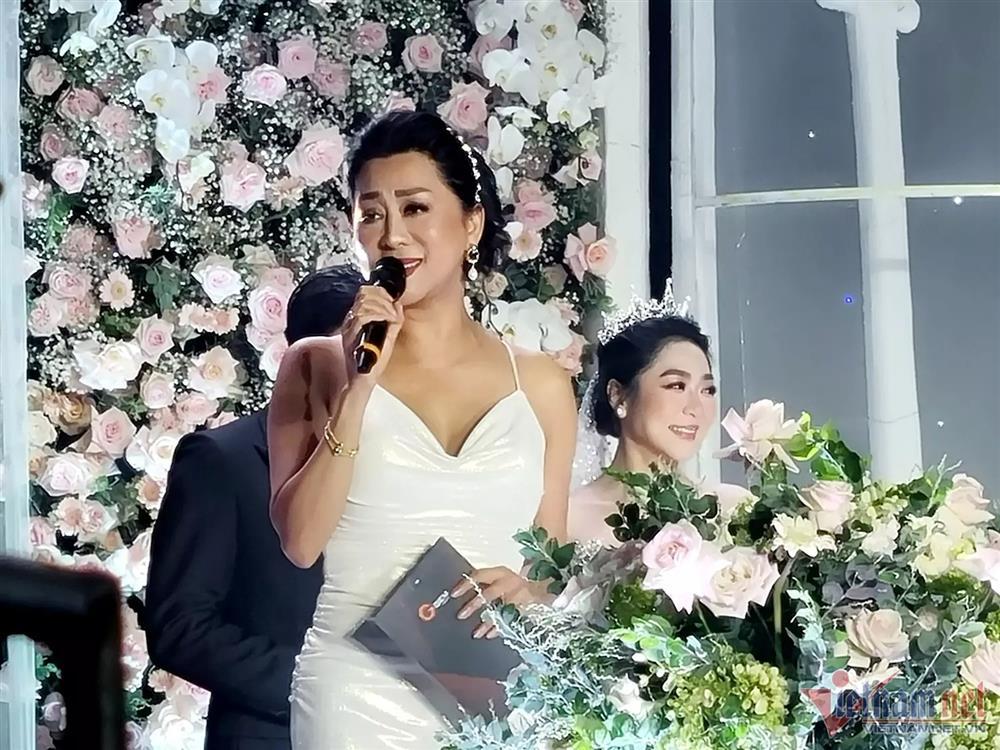 MC Kỳ Duyên mắc lỗi khó thông cảm khi dẫn đám cưới Vua cá Koi-4